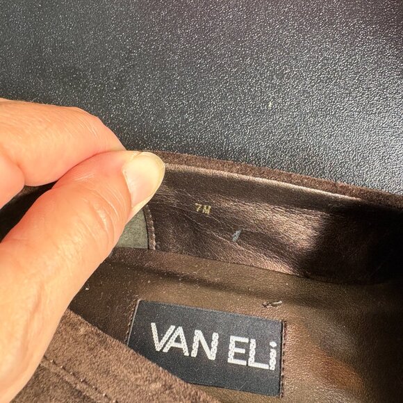 Women's Brown Leather Van Eli Loafer Shoe sz. 7 w Box - Picture 2 of 5